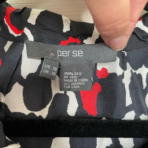 Per se black red and white patterned cinched tie neckline silk blouse | 16 - Picture 7 of 13